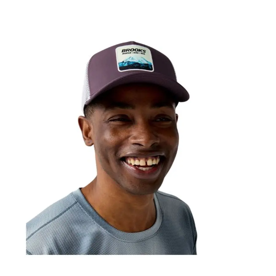 BROOKS Surge Trucker hat